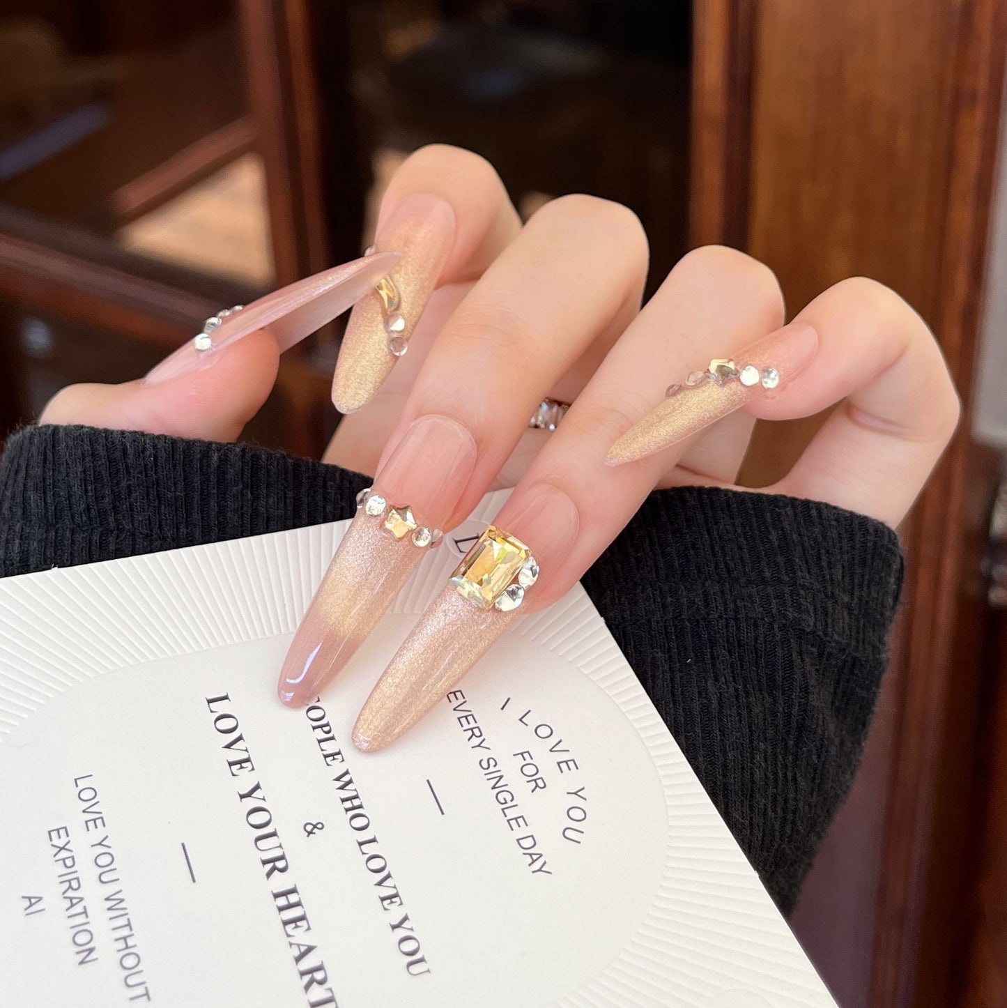 Glamouröse Stiletto Press-On Nagelverlängerungen Brehn