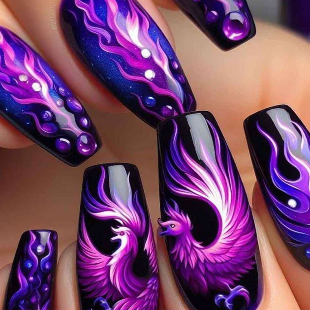 Künstlerische Phoenix-Themen Nagelverlängerungen Brehn