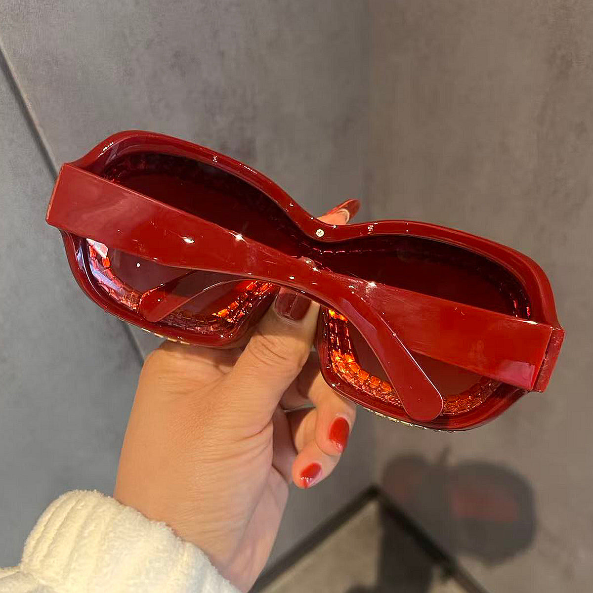 Damen Glamouröse Sportsonnenbrille mit extravagantem Kristallrahmen Brehn