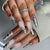 Kunstnagelset mit eleganten Mustern und funkelnden Akzenten Brehn