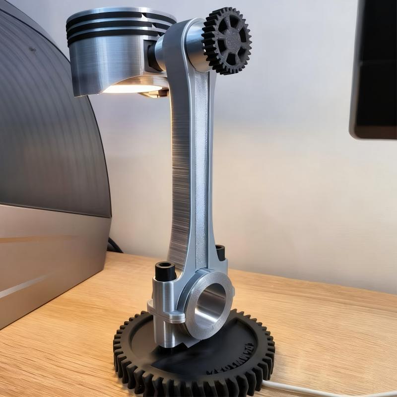 Stilvolle Tischlampe im Automobil-Design Brehn