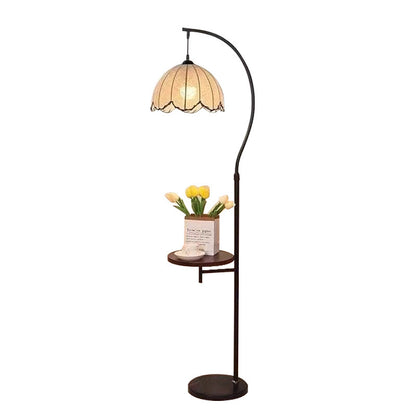 Stylische Bogen-Stehlampe mit integriertem Beistelltisch