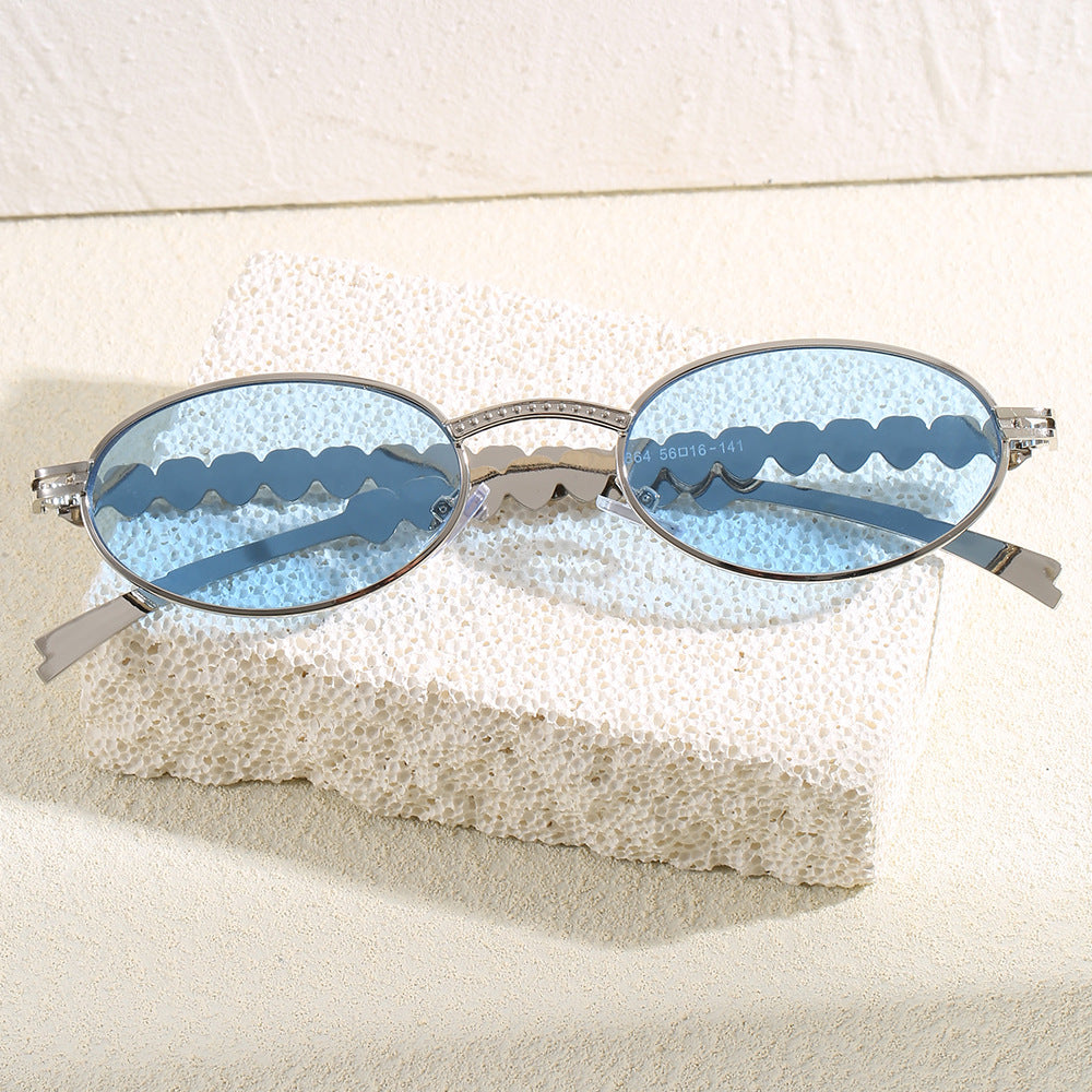Modische Sonnenbrille mit Ovalem Rahmen und Luxuriösem Akzent Brehn