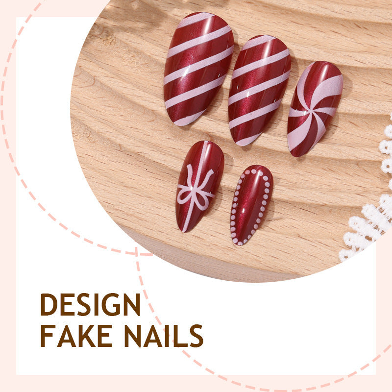 kunstvoll gestaltetes Nagelset mit festlichen Zuckerstangen-Motiven Brehn