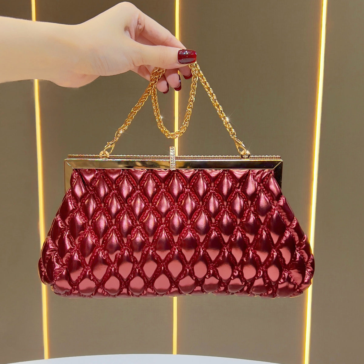 Elegante strukturierte Abendhandtasche