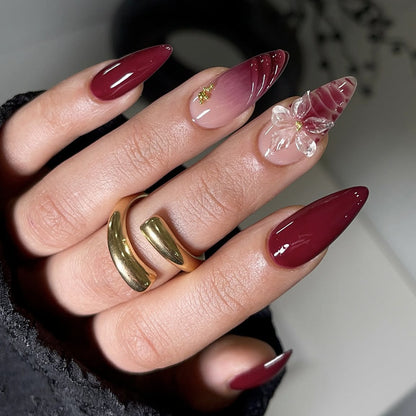 Kunstnagelset mit modernem Spitzen-Design und eindrucksvoller Blütenapplikation Brehn