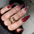 Kunstnagelset mit modernem Spitzen-Design und eindrucksvoller Blütenapplikation Brehn