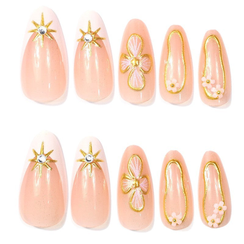 Elegante florale Design-Nagelverzierung Brehn