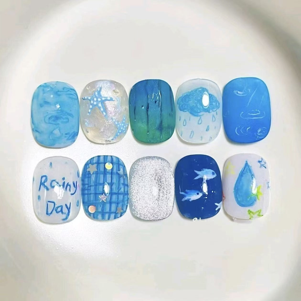 Künstlerische Press-On Nageldesigns Brehn