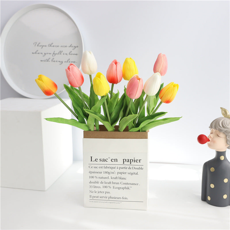 Künstlicher dekorativer Tulpenstrauß