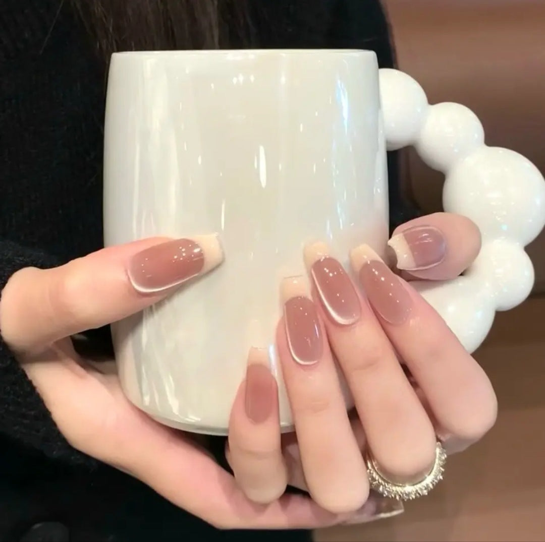 Kunstnägel mit Süßen Tiermotiven und Elegantem French-Tip Brehn