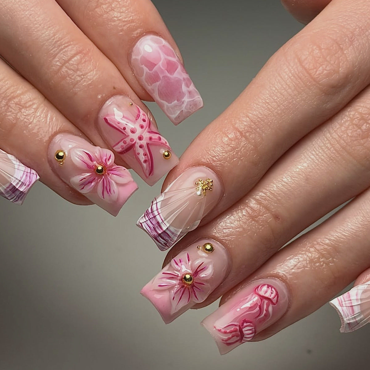 Künstlerische florale Acryl-Nail-Art-Verlängerungen Brehn