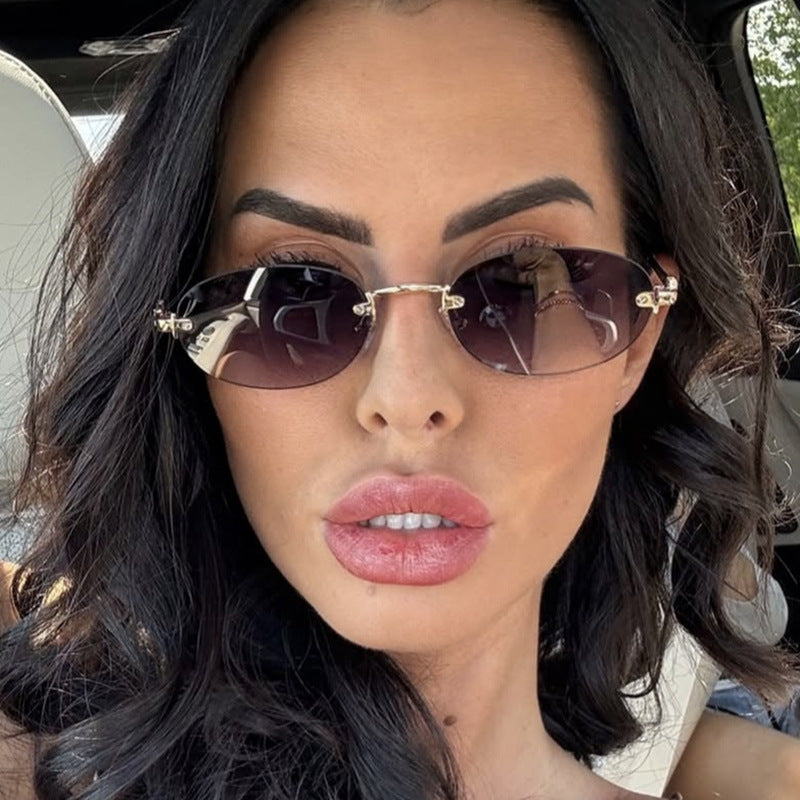 Damen modische Sonnenbrille mit ovalem Rahmen und edlen Akzenten Brehn