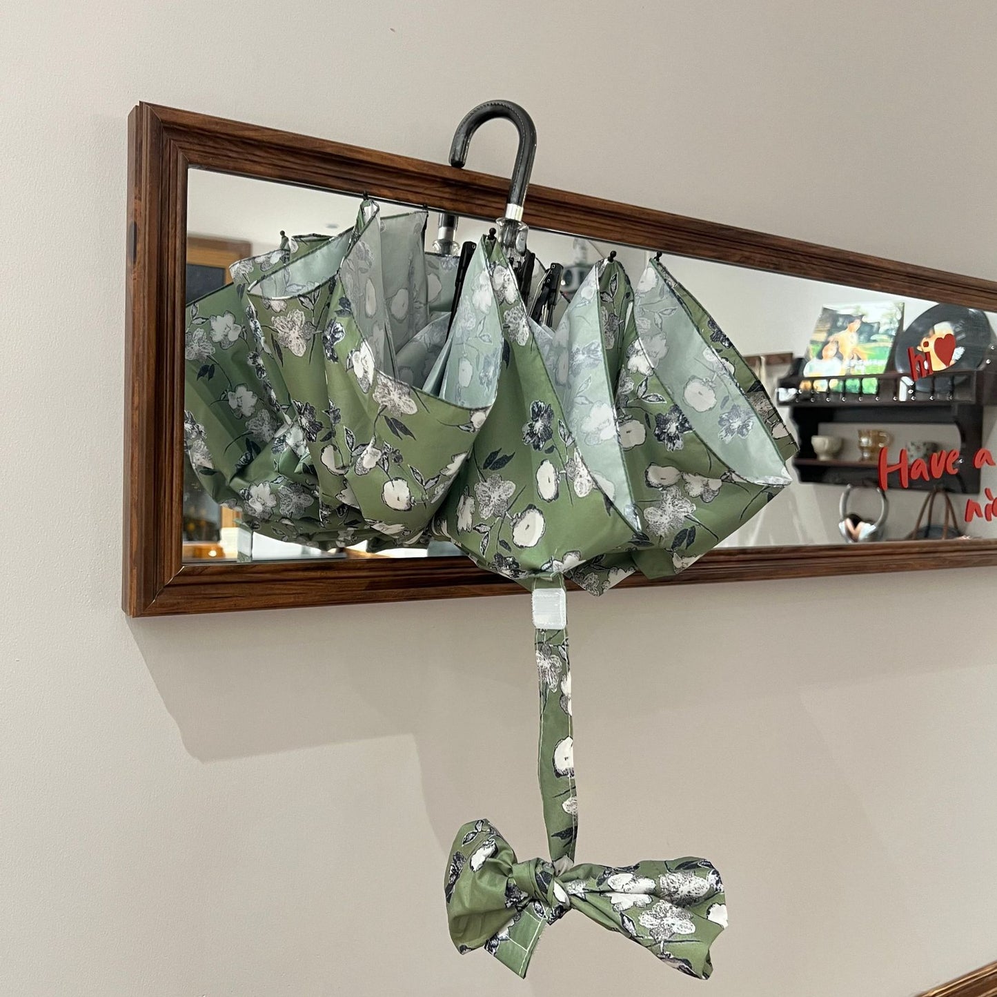 Damen Faltregenschirm mit stilvollem floralem Design Brehn