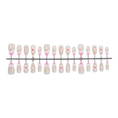 Kunstnagelset mit eleganten Blumendesigns und zarten Farbverläufen Brehn