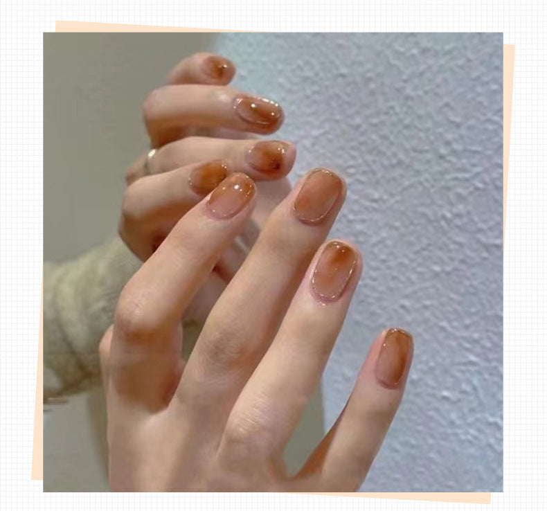 Elegante Nagelkunst mit Glanzfinish Brehn