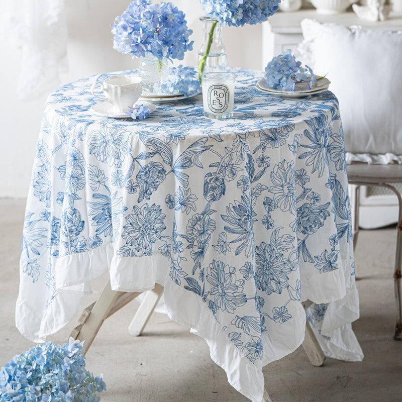 Elegante Blumenmuster-Tischdecke