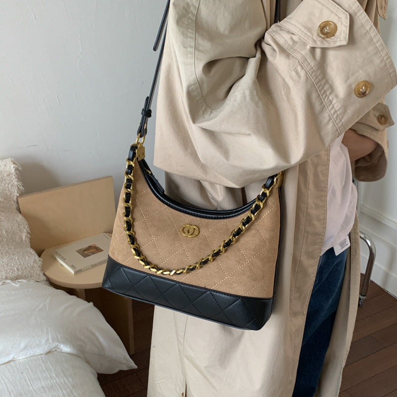 Gepolsterte Wildleder Schultertasche Brehn