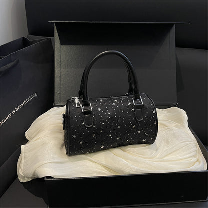 Stylische mit Sternen verzierte Handtasche