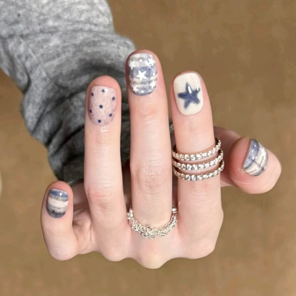 Trendige Grafik Nagelkunst Set Brehn