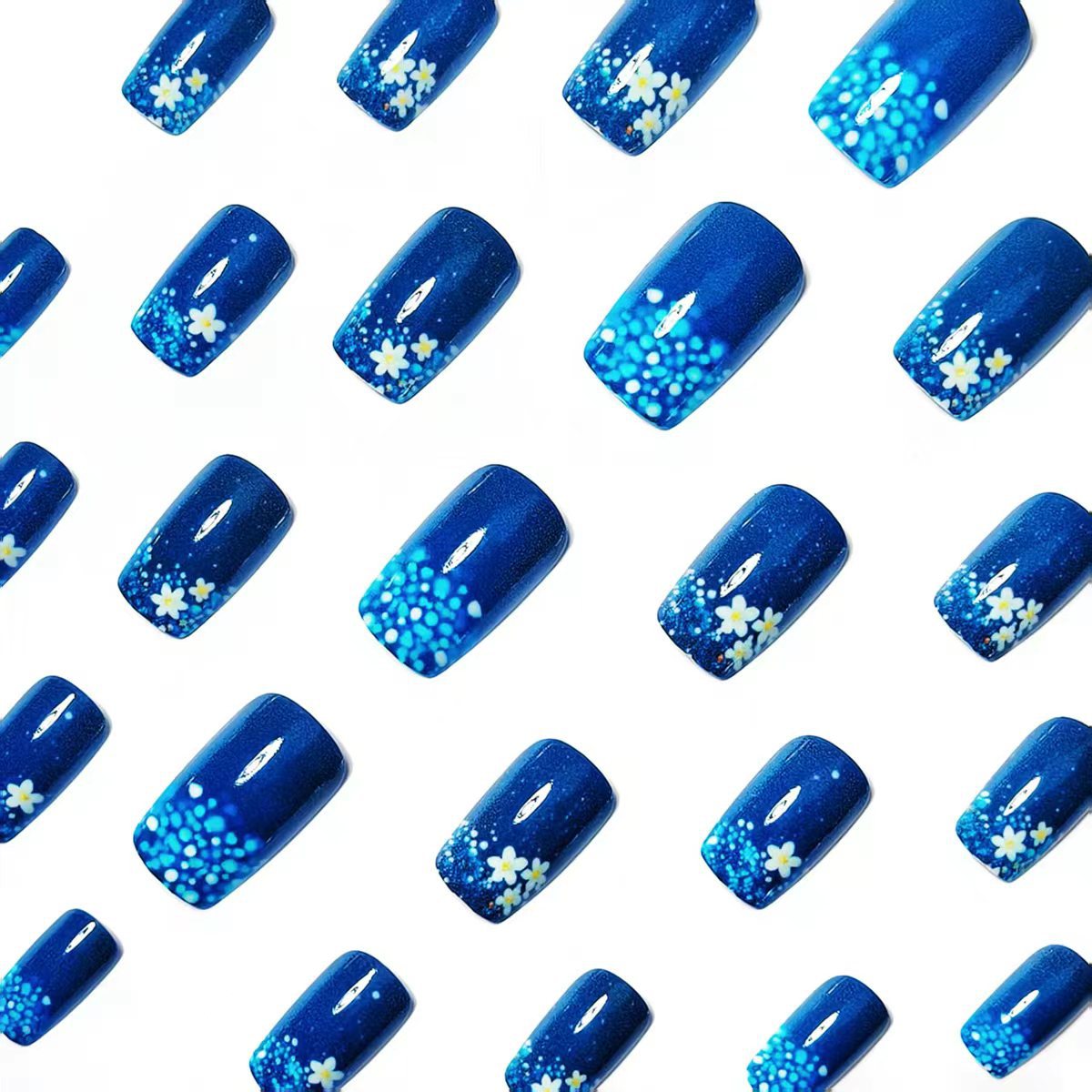 Kunstnägel mit Glitzerndem Blüten-Design Brehn