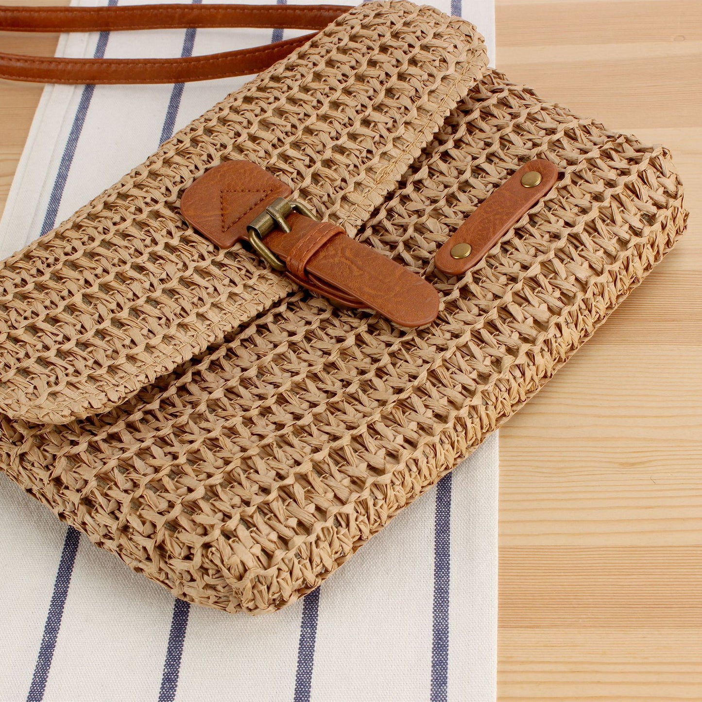 Handtasche mit Klugem Verschlusssystem und Verstellbarem Riemen Brehn