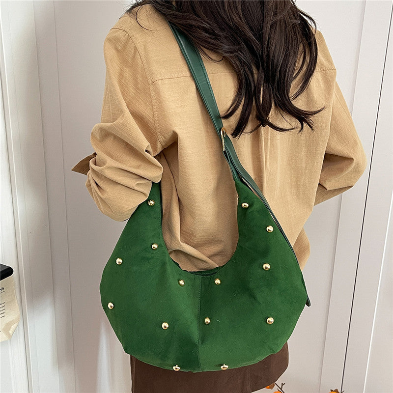 Texturiertes Wildleder Hobo Bag mit dekorativen Nieten Brehn