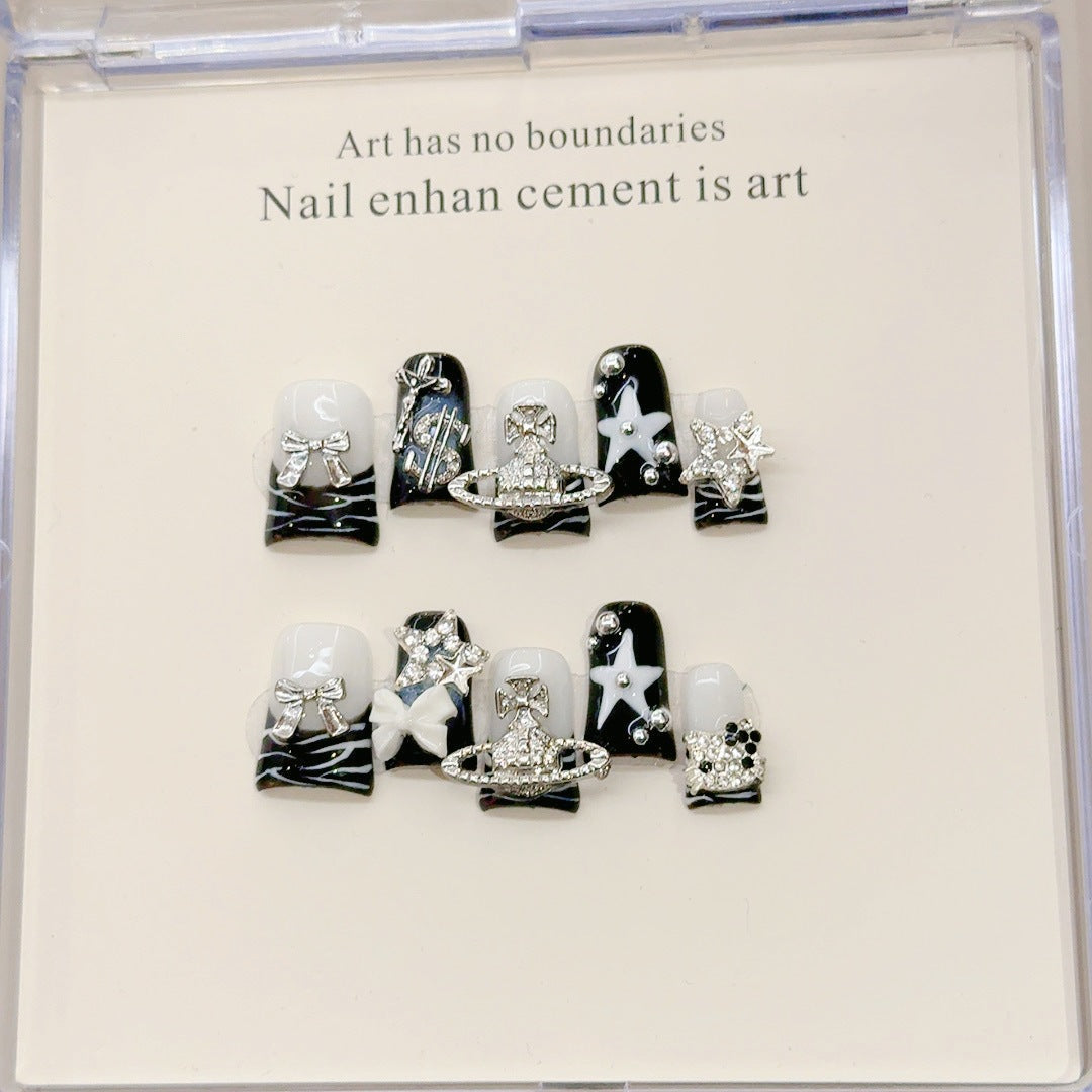 Dekorativer mit Strass besetzter Nail Art Set
