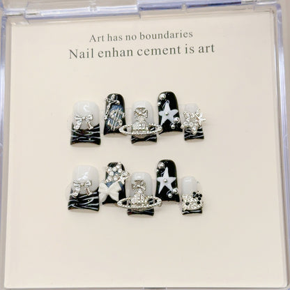 Dekorativer mit Strass besetzter Nail Art Set