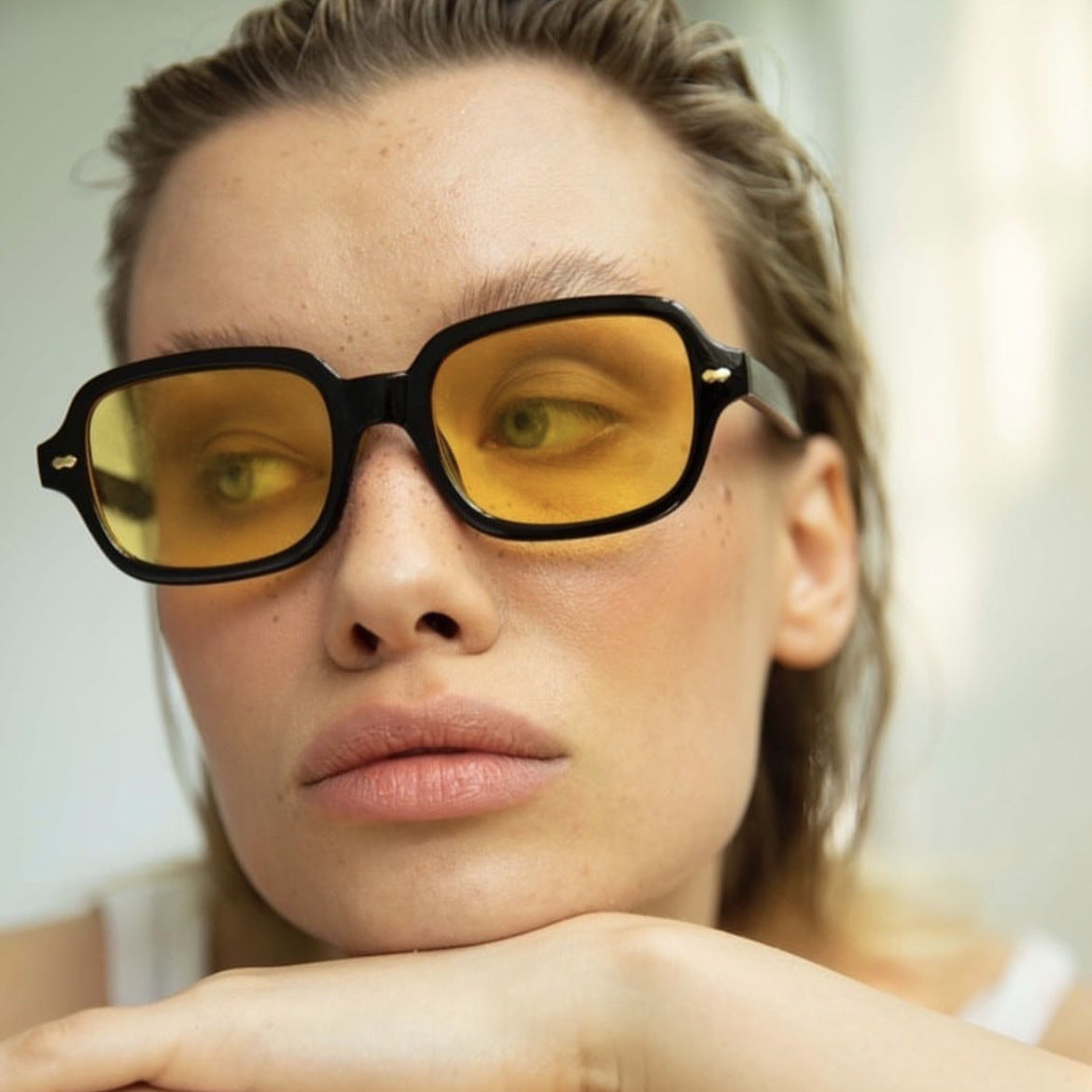 Damen quadratische Sonnenbrille mit stylishem und robustem Rahmen Brehn