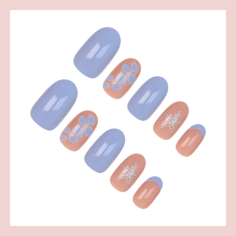 Kunstnagelset mit eleganten Mustern und Glitzerakzenten Brehn