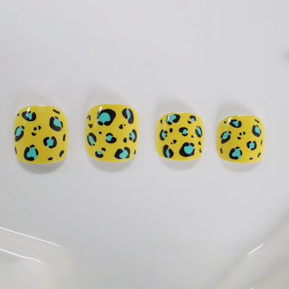 Stylische Tierdruck Pediküre Nagelkunst Brehn