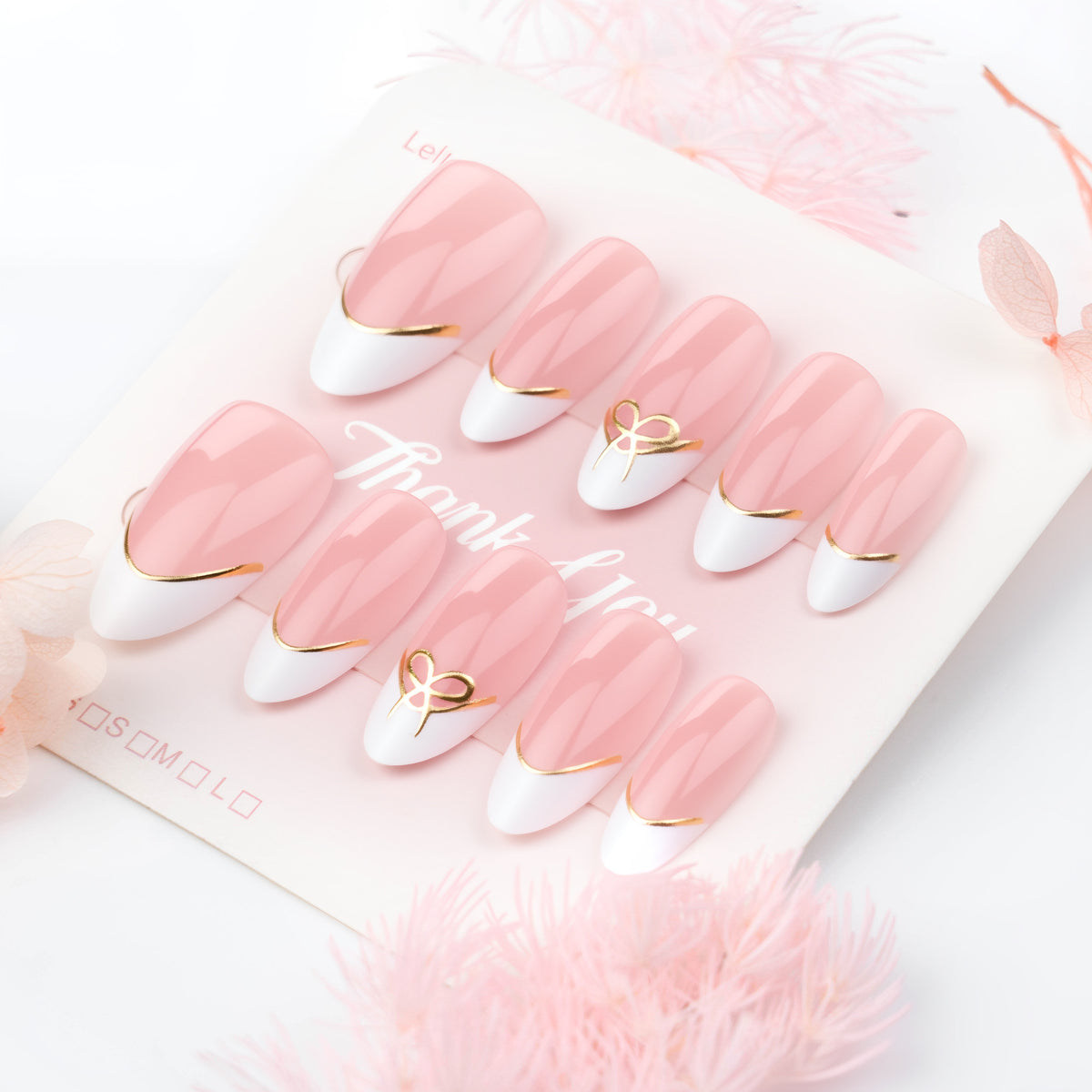 Elegantes French Tip Press-On Nagelkunstset mit goldenen Akzenten Brehn