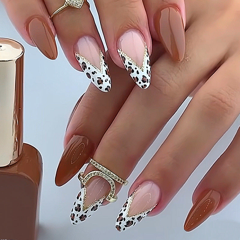 Dekoratives Press-On Nagelset mit einzigartigen Mustern Brehn