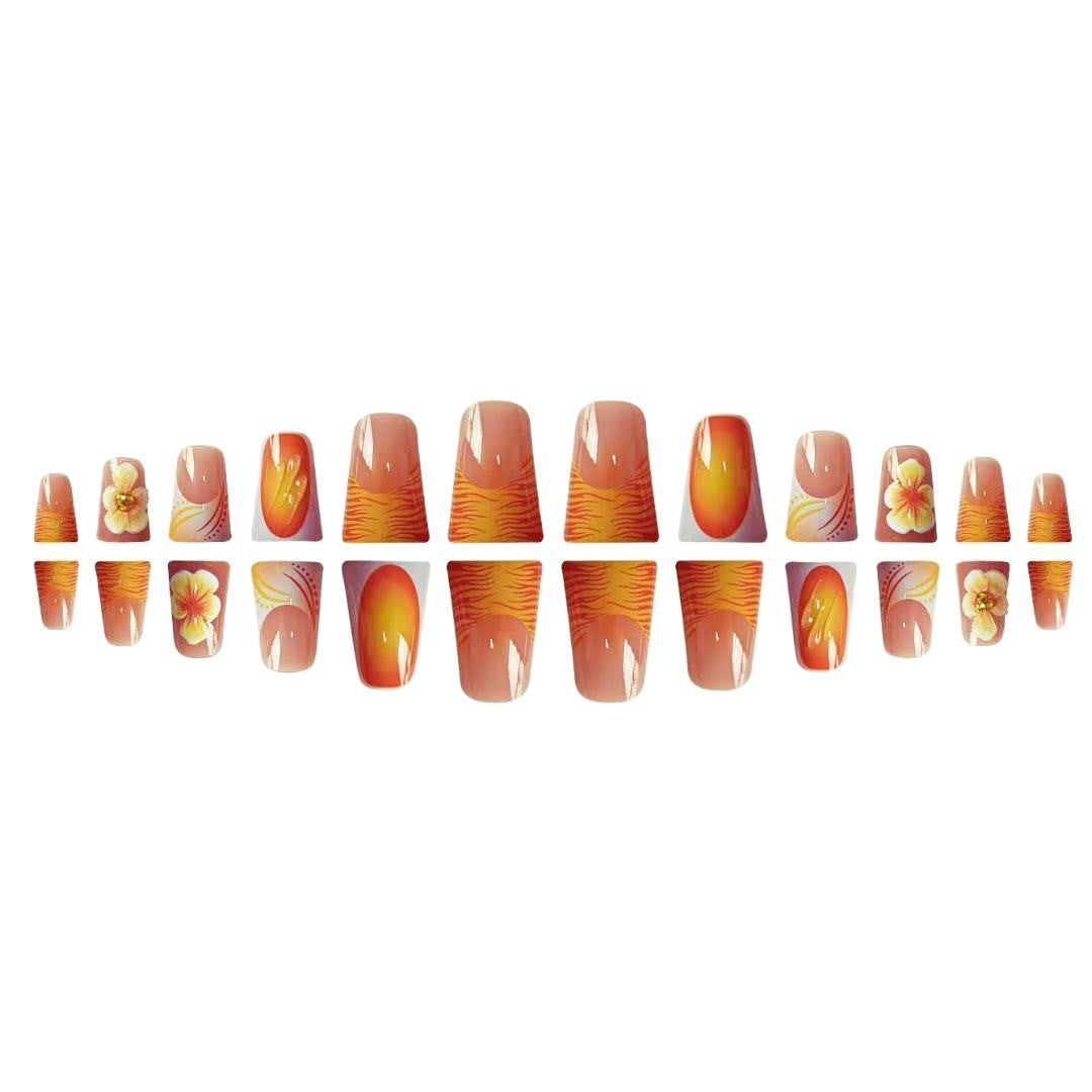 Künstlerisches Florales Press-On Nageldesign Brehn
