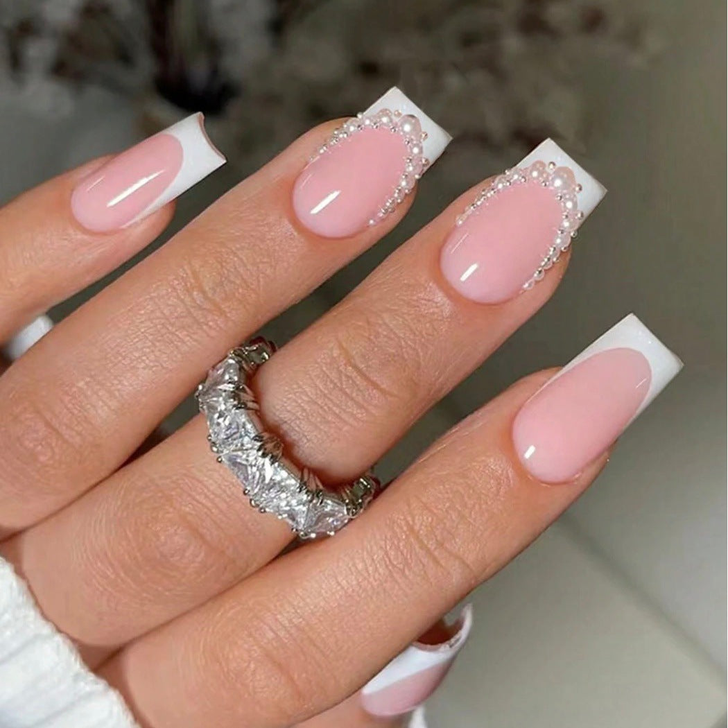 Kunstnagelset mit luxuriösen eleganten Verzierungen Brehn