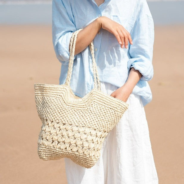 Geräumige Handgewebte Strandtasche mit Transparentem Akzent Brehn