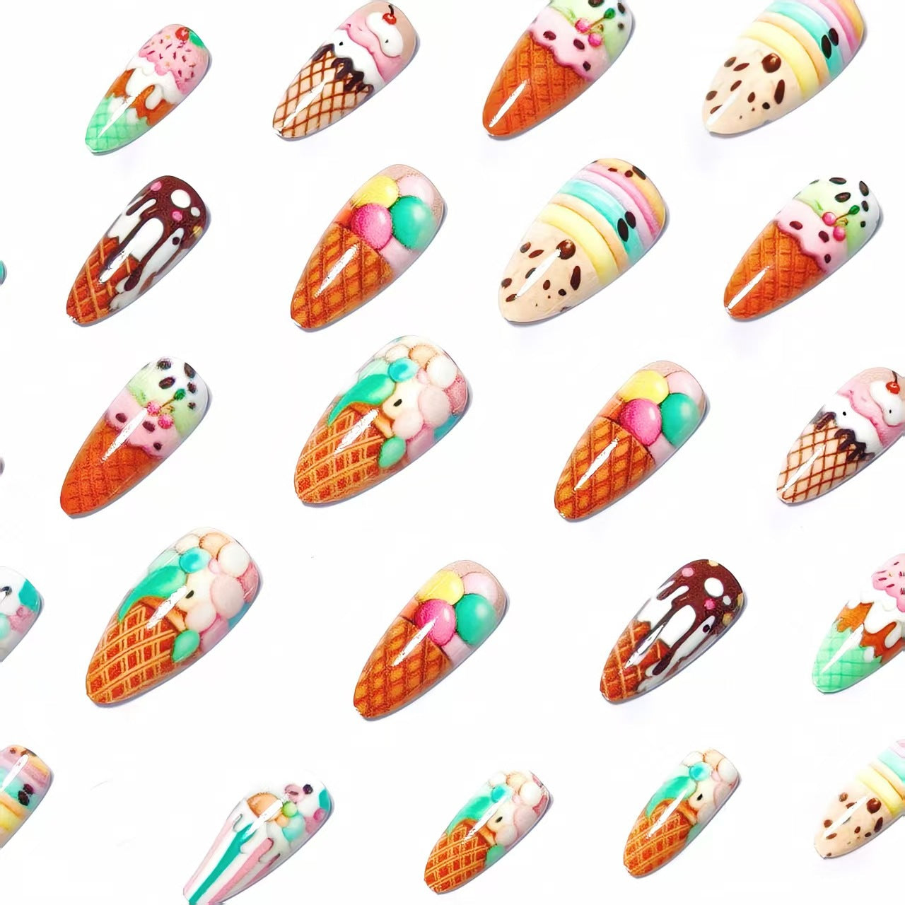 Kreative Kunstnägel mit Eiscreme-Motiv Brehn