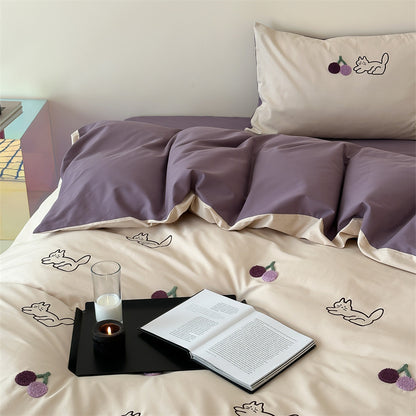 Gesticktes Wendebettwäsche-Set aus Baumwollsatin mit Katzen- und Kirschen-Motiv