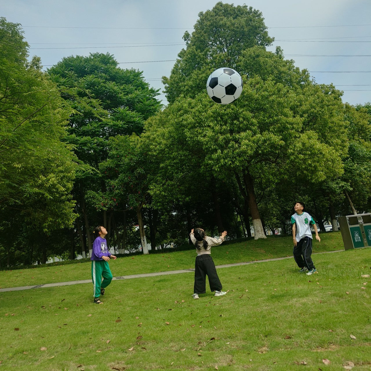 Unisex Aufblasbarer Fußballspielball mit großem Durchmesser Brehn