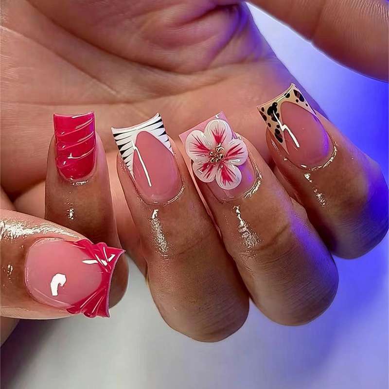 Kreatives Floral Press-On Nagelkunst Set Brehn