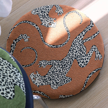 Rundes Sitzkissen mit Jacquard‑Leopardenmotiv, dicke Polsterung und rutschfester Unterseite Brehn