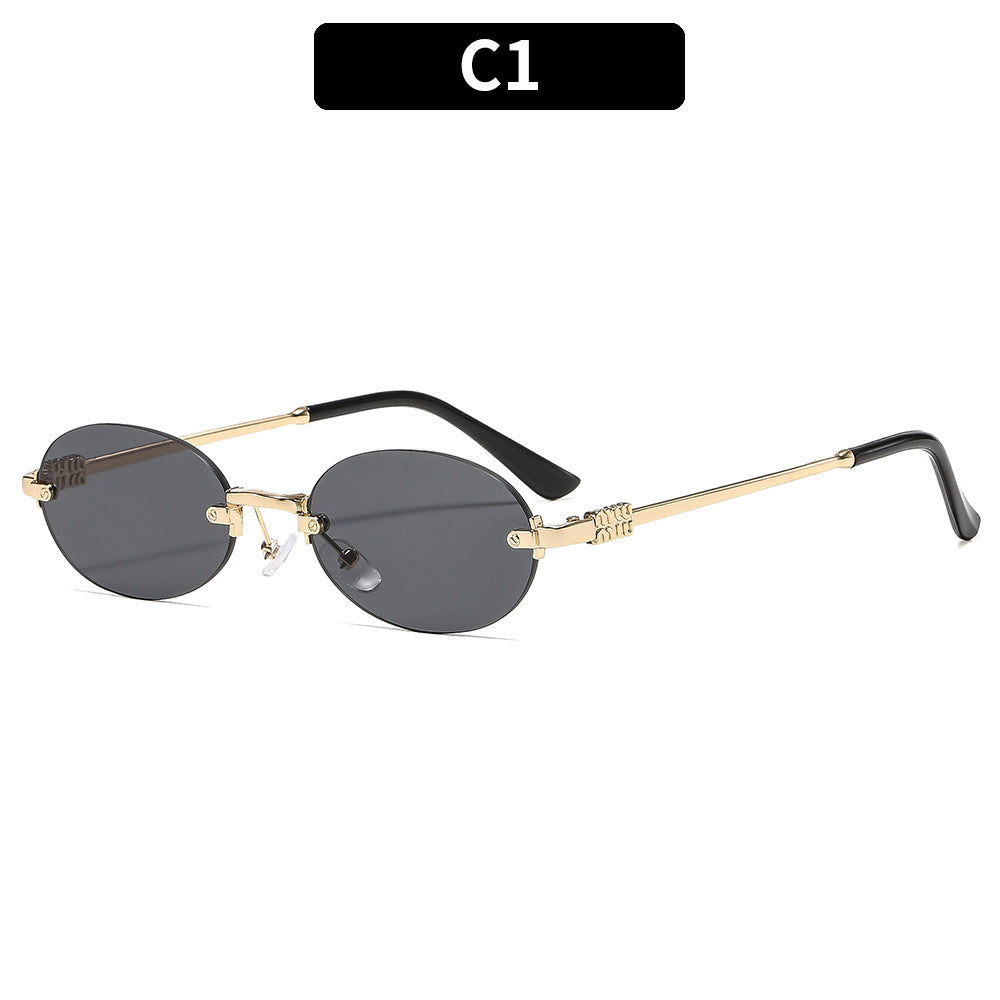Elegante ovale Sonnenbrille mit luxuriösen Details