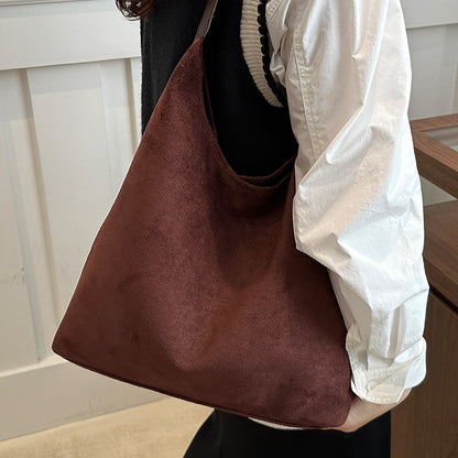 Minimalistische Wildleder Schultertasche