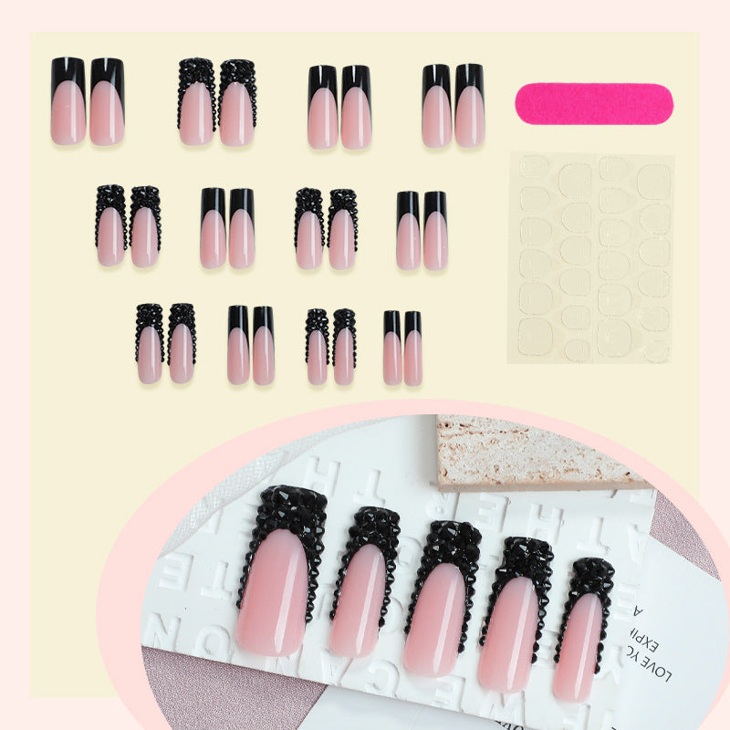 Elegantes Nagelkunst Press-On-Set mit dekorativen Edelsteinen Brehn