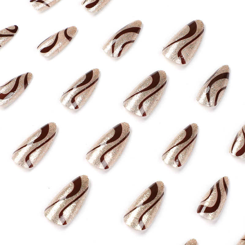 Kunstvolle Nagelkunst mit elegantem Wellenmuster Brehn