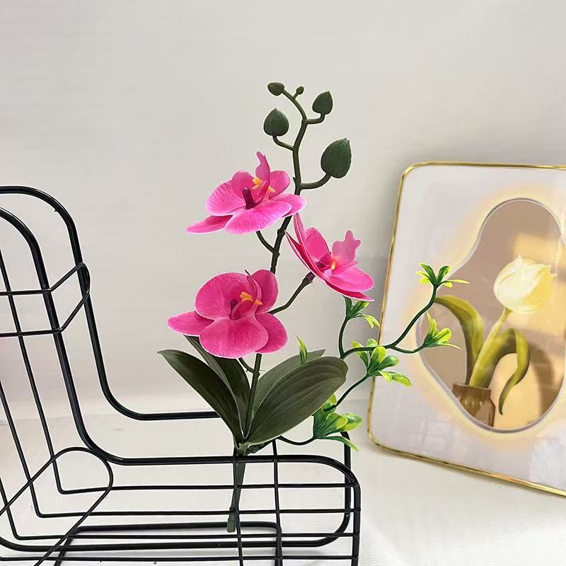 Naturgetreues Orchideenarrangement
