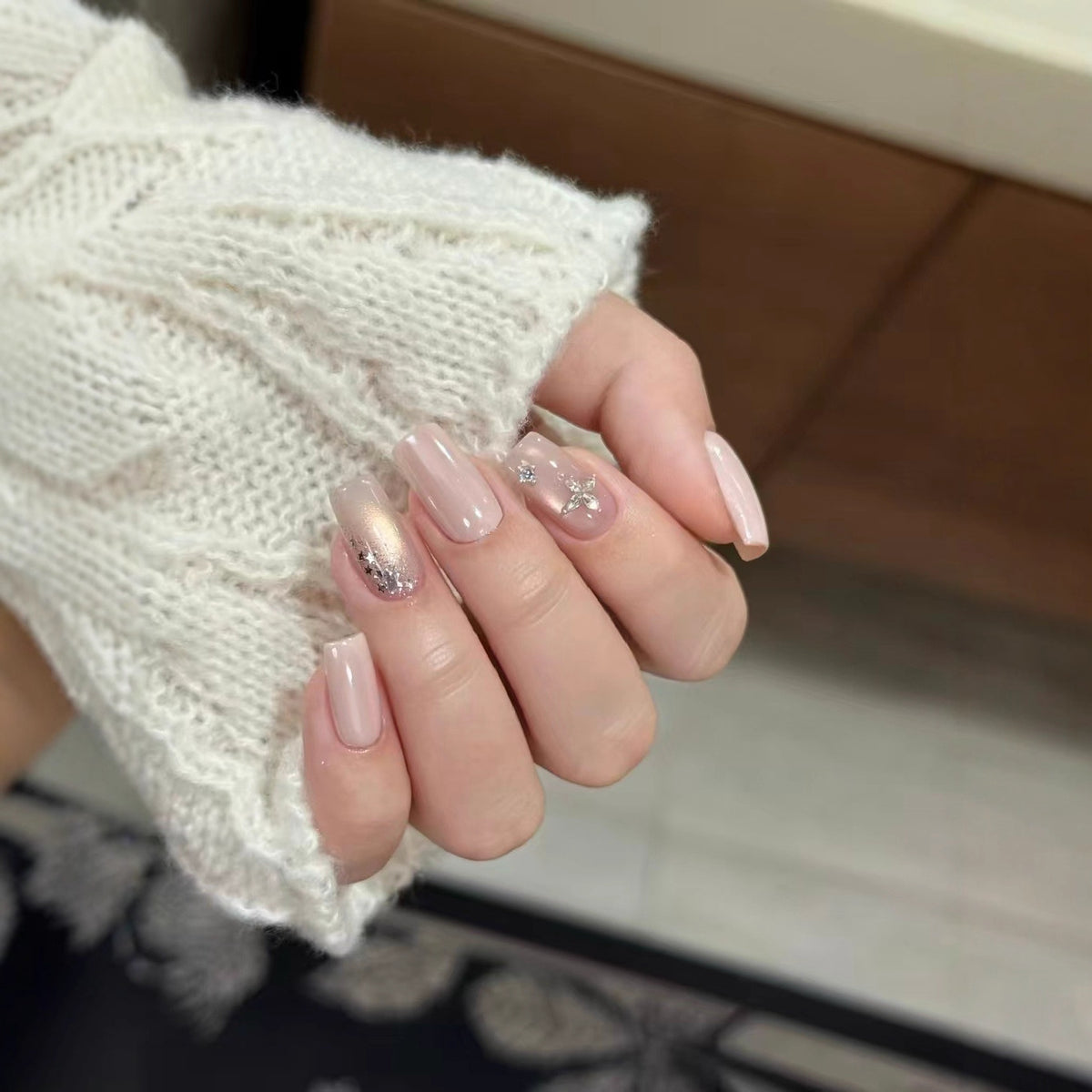 Elegante Press-On Nagelverlängerungen mit dekorativen Strass