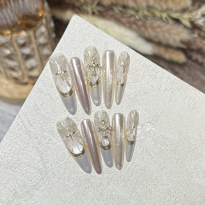 Glamouröse Stiletto Press-On Nail Set mit künstlerischen Akzenten Brehn
