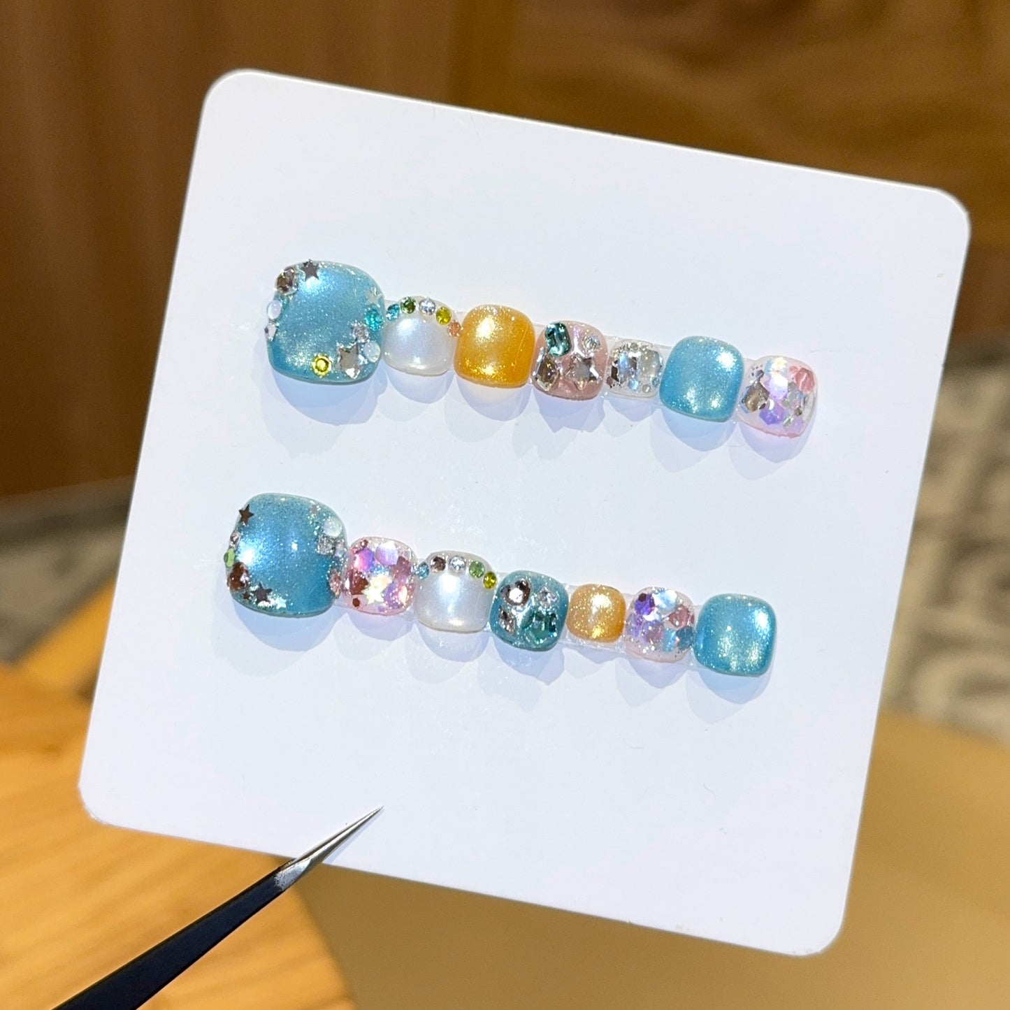 Kunstnägel mit Funkelnden Akzenten und Glitzerndem Design Brehn